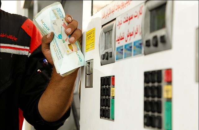 معاون وزیر اقتصاد: قیمت بنزین سال آینده افزایش می‌یابد