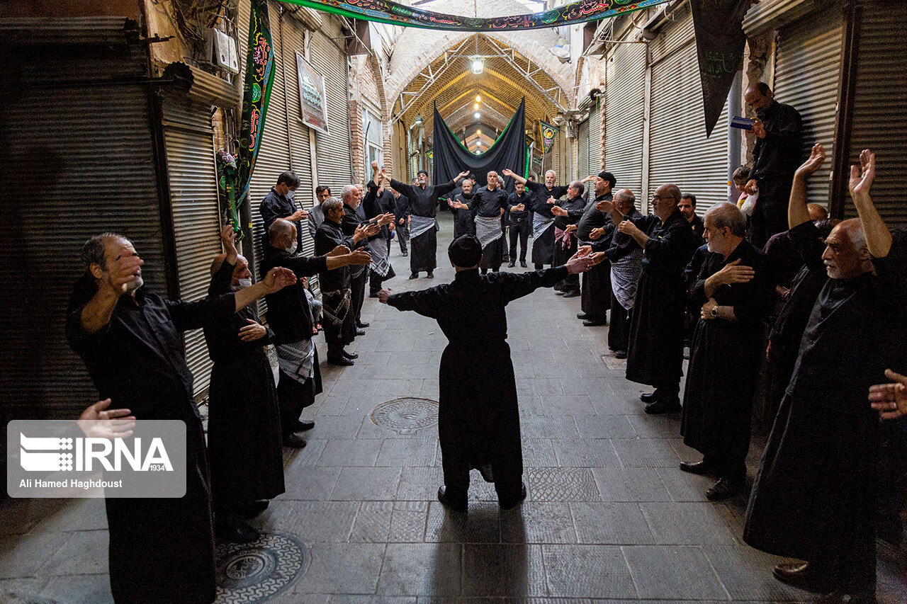 عکس/ عزاداری سومین روز شهادت امام حسین (ع) بازار تبریز