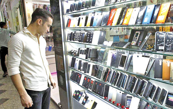 ثبت سفارش هشت میلیارد دلاری برای واردات تلفن همراه؛ چهار میلیون دستگاه وارد شد