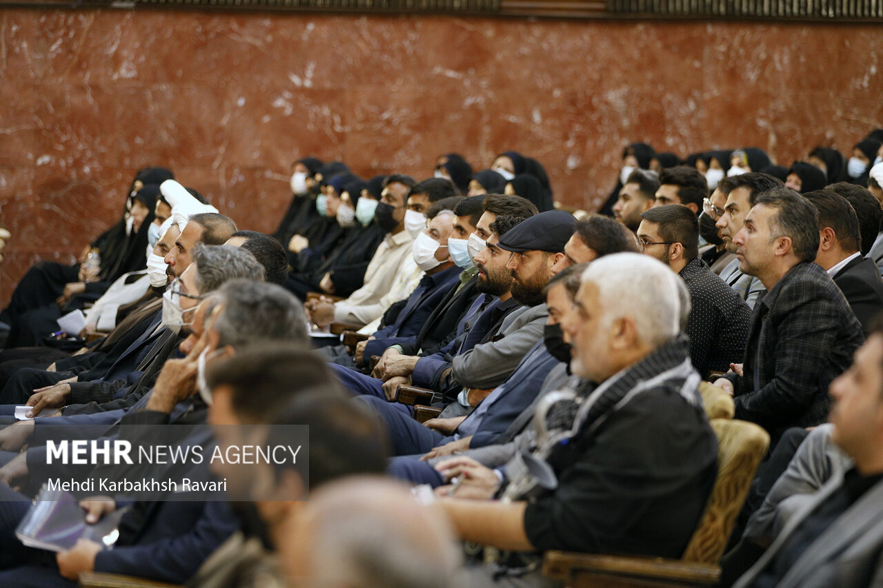 حاشیه های دیدار رئیس جمهور با خانواده شهدا و نخبگان کرمان