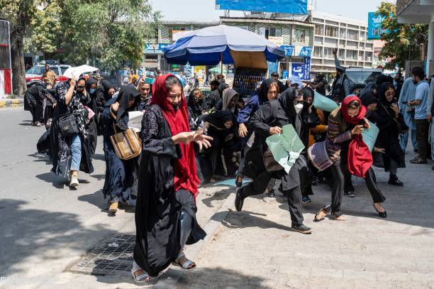 سرکوب تظاهرات زنان کابل با شعار «نان، کار و آزادی»