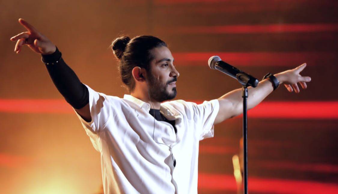 اجرای آهنگ «زبانم لال» در کنسرت کسری زاهدی