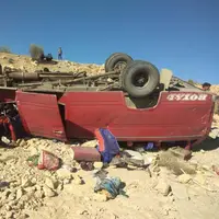سقوط مینی‌بوس کارگران به دره در دشتستان