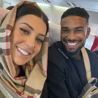 تصویری از مهاجم جدید پرسپولیس و همسرش در هواپیما