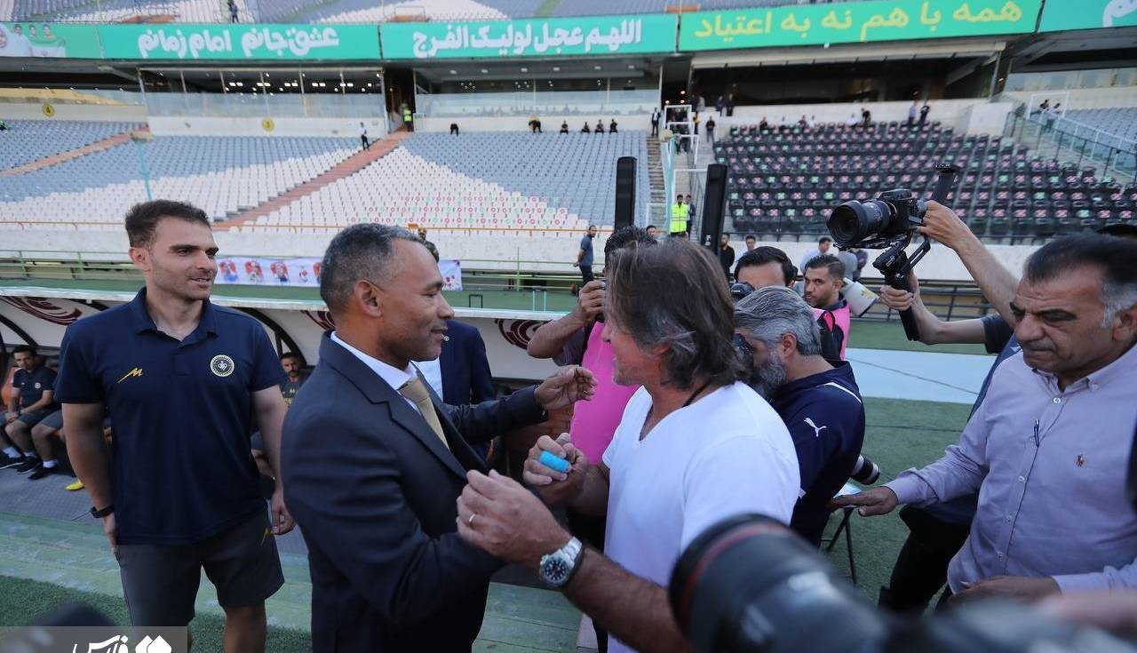 تفاوت رفتارهای مربیان پرتغالی استقلال و سپاهان کنار زمین