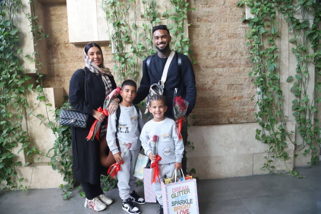 ستاره جدید پرسپولیس و خانواده‌اش در تهران 