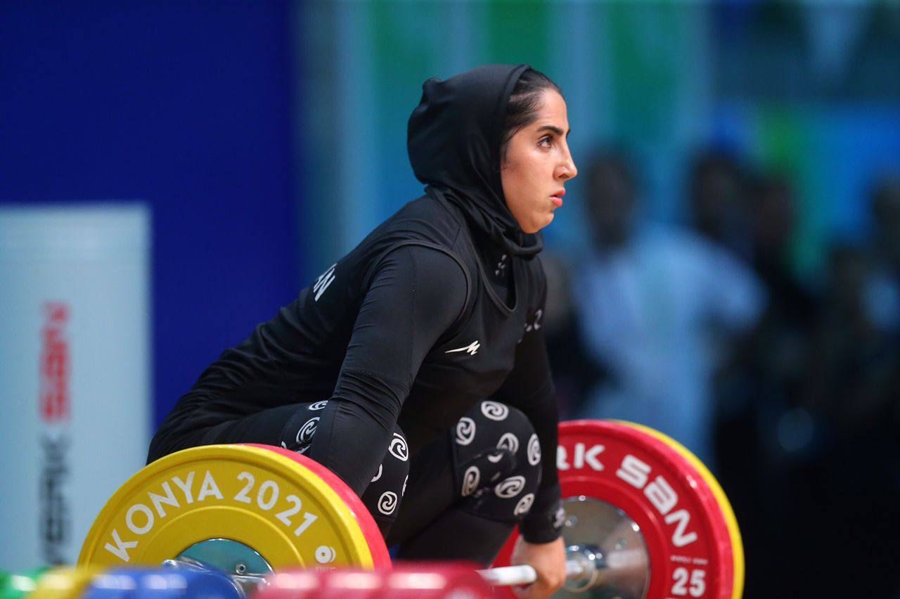 نخستین طلای وزنه‌برداری زنان در بازی های کشورهای اسلامی بر گردن حسینی