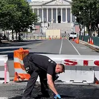 تصاویر جدید از اقدام انتحاری خارج از ساختمان کنگره آمریکا؛ خودکشی مهاجم!