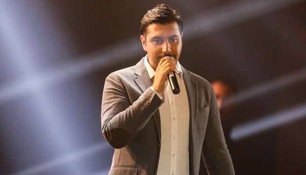 آهنگ شنیدنی “لبه تیغ” با خوانندگی احسان خواجه امیری