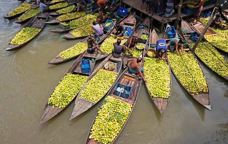 بازاری شناور در بنگلادش