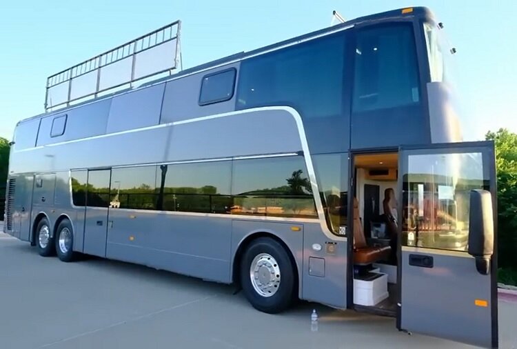 اتوبوس دو طبقه با این همه امکانات