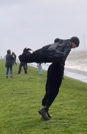 سرشاخ شدن با باد!