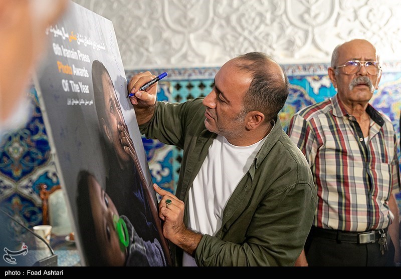 رونمایی از پوستر نشان سال عکاسی مطبوعاتی