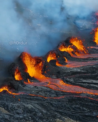 صحنه ای عجیب از فوران آتشفشانی ایسلند