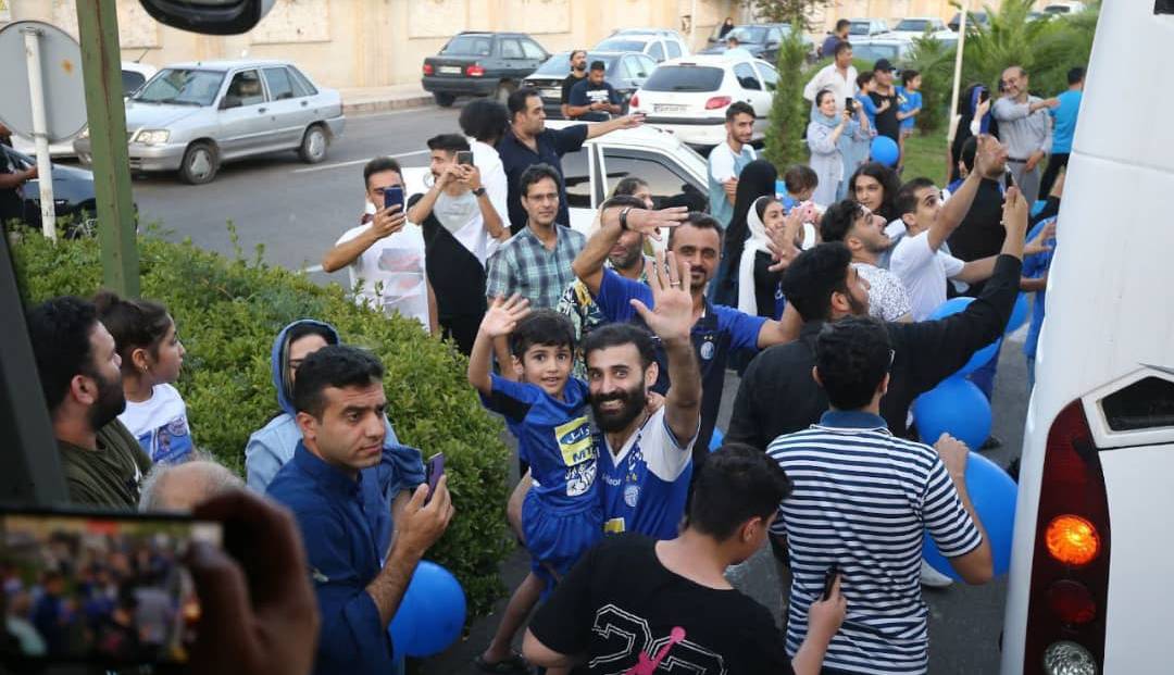 سنگ‌تمام هواداران برای استقلالی‌ها