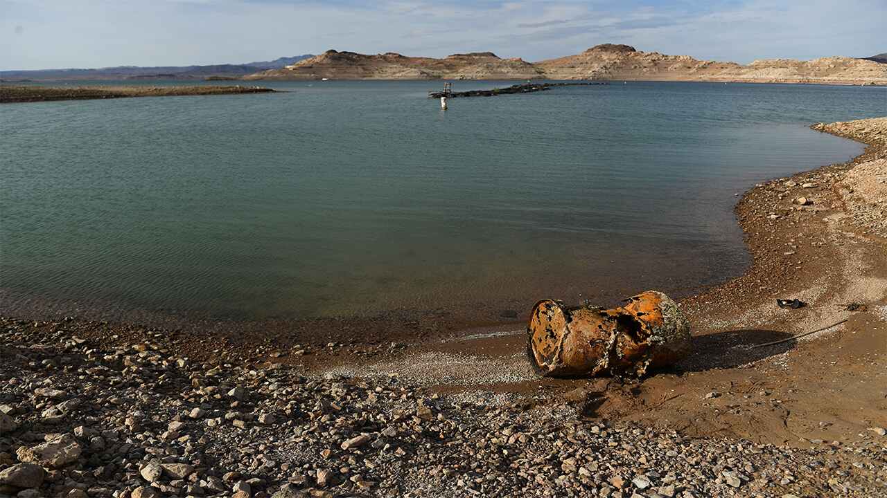 بناهای از یاد رفته ای که خشکسالی از زیر آب بیرون کشید
