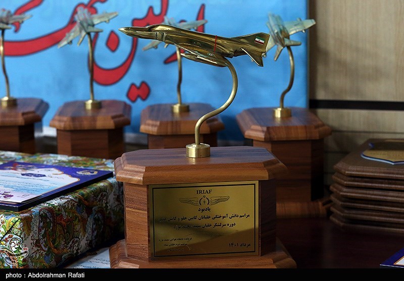 عکس/ مراسم دانش آموختگی خلبانان هواپیمای شکاری بمب افکن