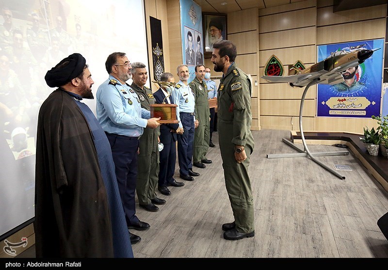 عکس/ مراسم دانش آموختگی خلبانان هواپیمای شکاری بمب افکن