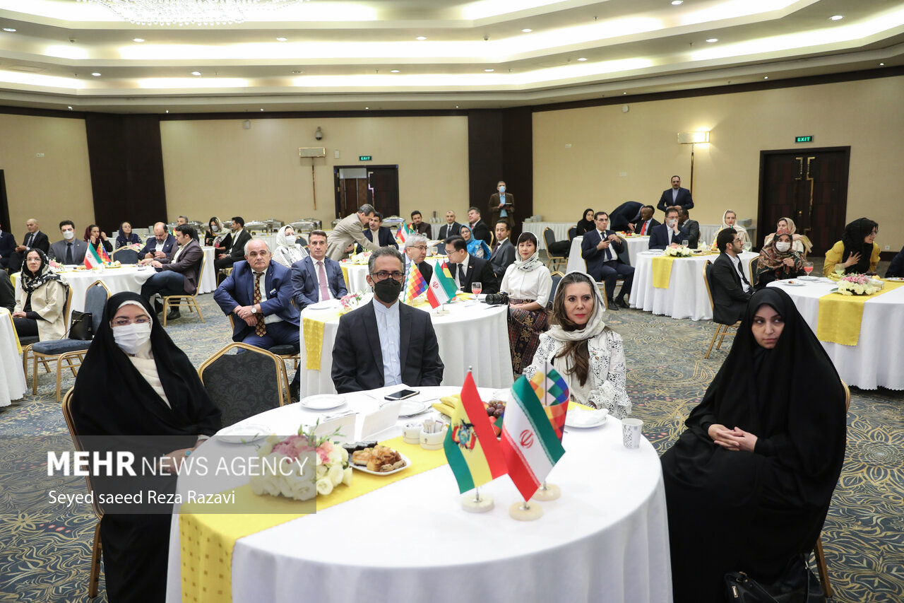 عکس/ تقدیر سفیر بولیوی از نرجس سلیمانی فرزند حاج قاسم