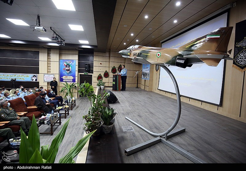 عکس/ مراسم دانش آموختگی خلبانان هواپیمای شکاری بمب افکن