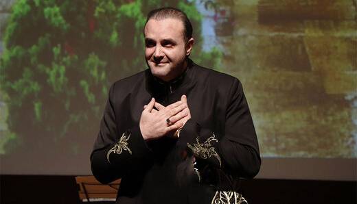 نطق تاثیرگذار خواننده ایرانیِ مقیم آمریکا!