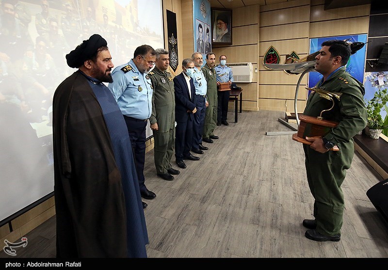 عکس/ مراسم دانش آموختگی خلبانان هواپیمای شکاری بمب افکن