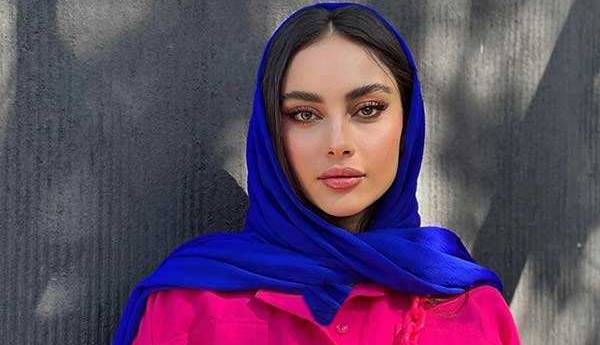 چهره ها/ جدیدترین عکس ترلان پروانه با دیوار هنری