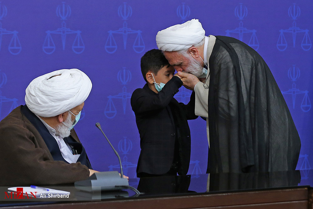 عکس‌های برگزیده هفته؛ تجلیل از خانواده شهدای دستگاه قضایی