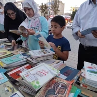 توزیع ۷۰۰ جلد کتاب بین شهروندان شیرازی