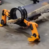 این ربات عجیب به مارها اجازه می‌دهد تا روی دست و پا راه بروند