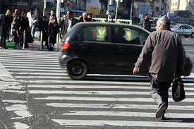 حاوی صحنه دلخراش؛ تصادف روی خط عابر پیاده!(18+)