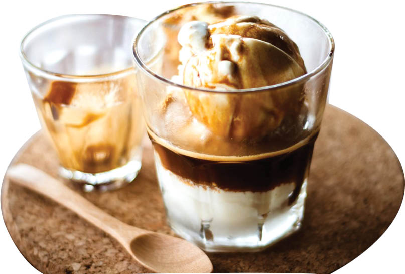 آفوگاتو طعم قهوه و خنکی بستنی آفوگاتو طعم قهوه و خنکی بستنی