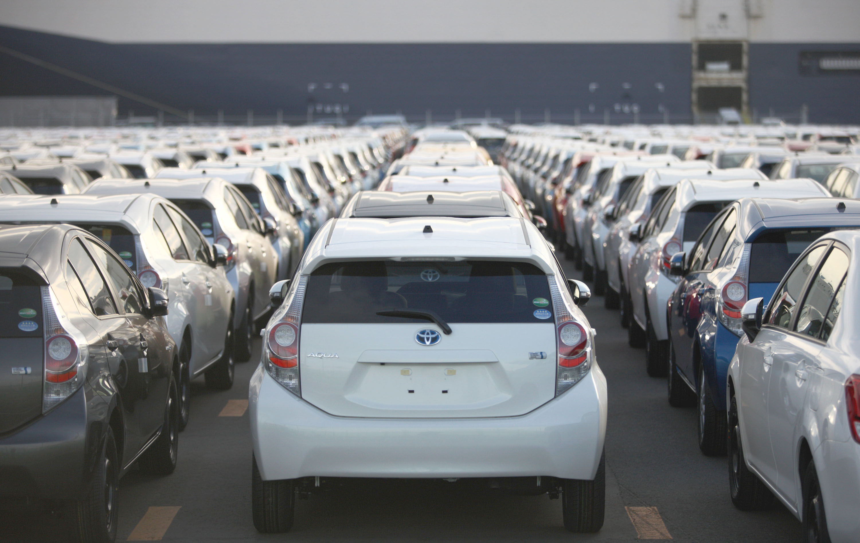 آیین نامه واردات خودرو نهایی شد/ انجام مذاکرات با تویوتا برای واردات خودرو