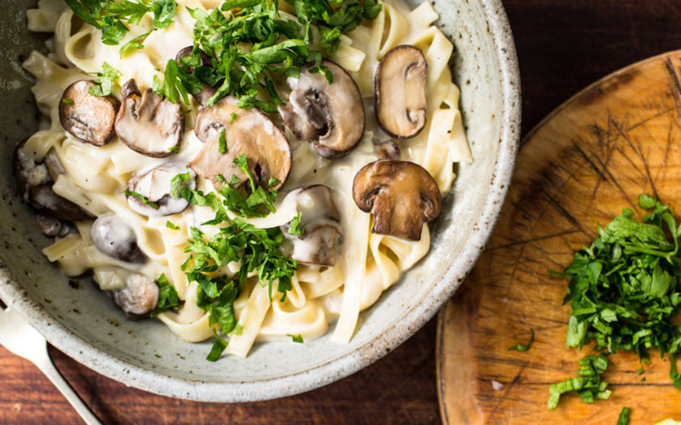 «قارچ استراگانوف» یک سس متفاوت برای ماکارونی