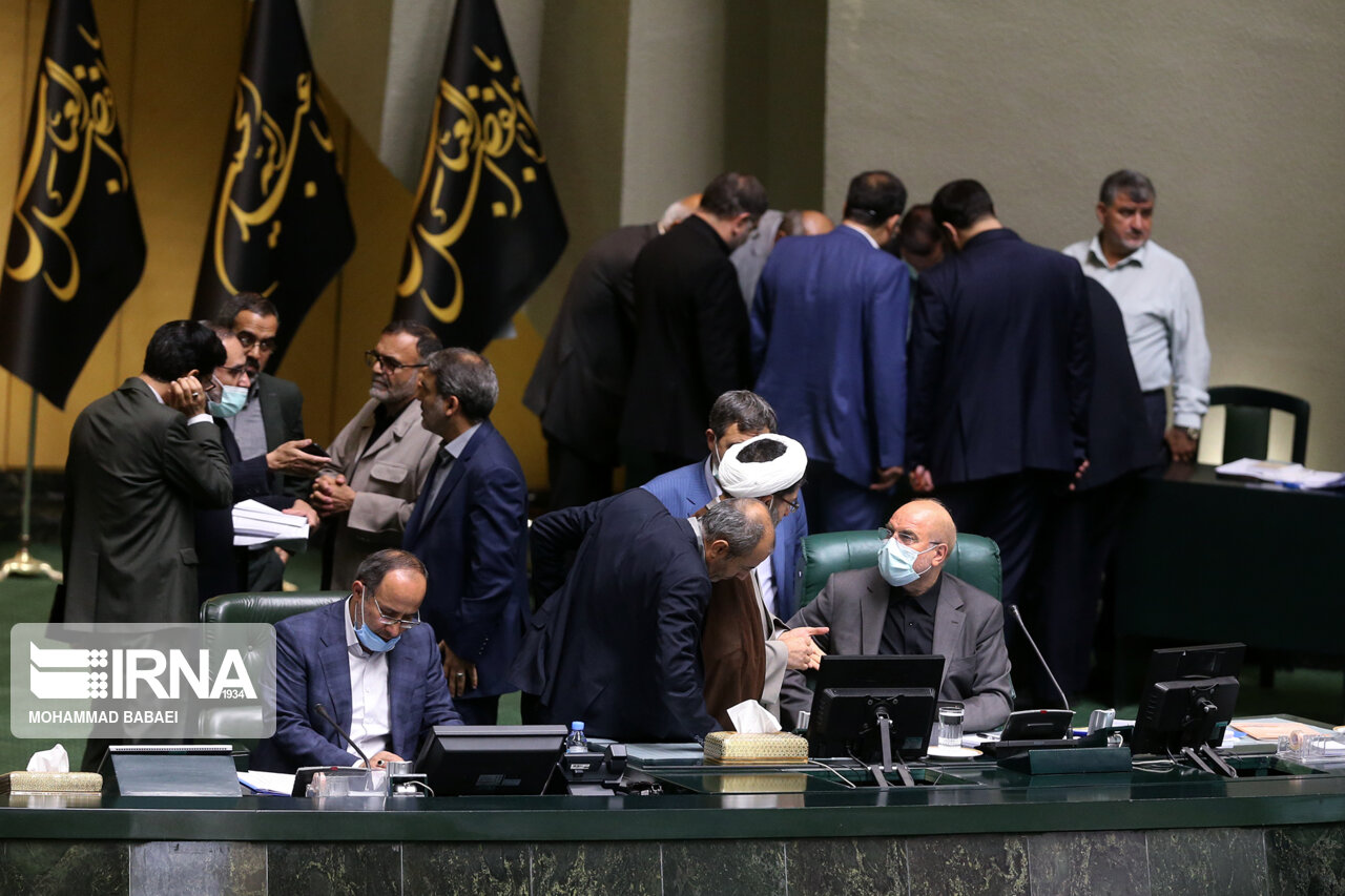 نامه نمایندگان به سران قوا: عاملان فساد فولاد را ممنوع‌الخروج کنید!
