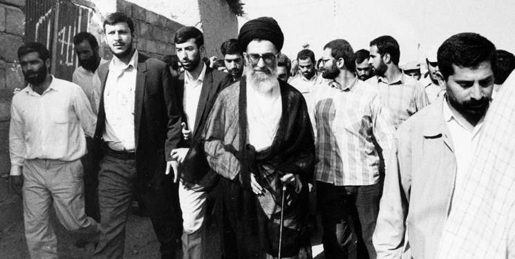 انتشار برای نخستینبار؛ لحظاتی از سفر رهبر انقلاب به لرستان در سال 70