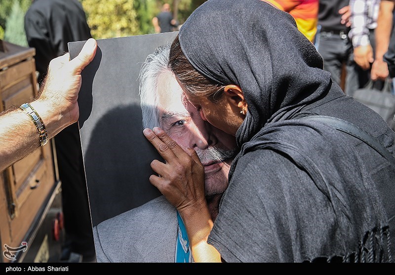 عکس/ مراسم خاکسپاری "منوچهر اسماعیلی" صدای ماندگار دوبله