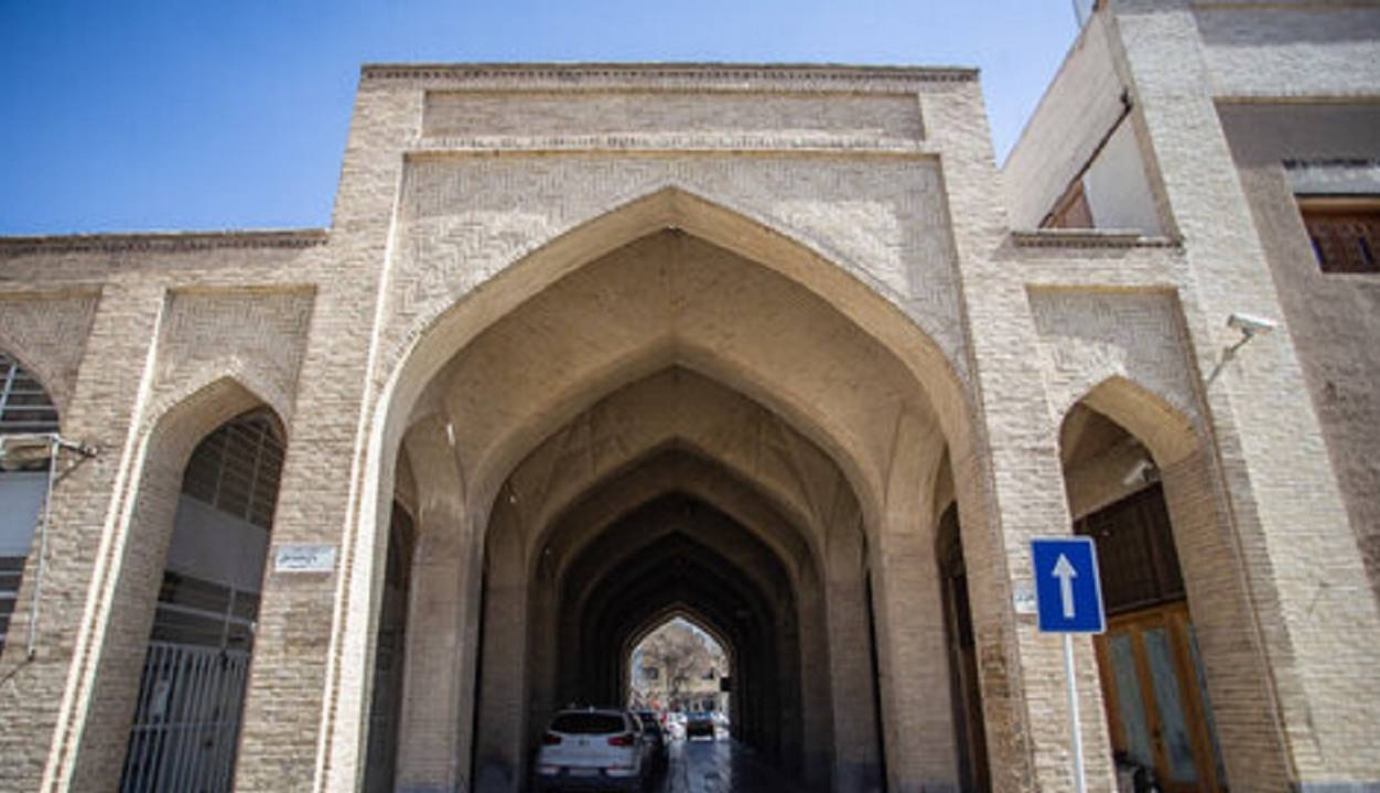 مرمت بازار بزرگ اصفهان کلید خورد
