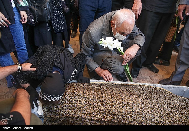 عکس/ مراسم خاکسپاری "منوچهر اسماعیلی" صدای ماندگار دوبله