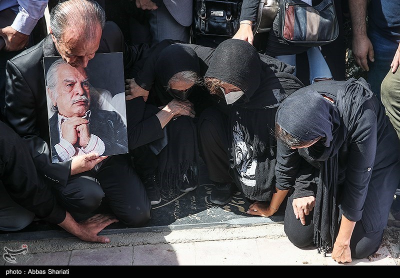 عکس/ مراسم خاکسپاری "منوچهر اسماعیلی" صدای ماندگار دوبله