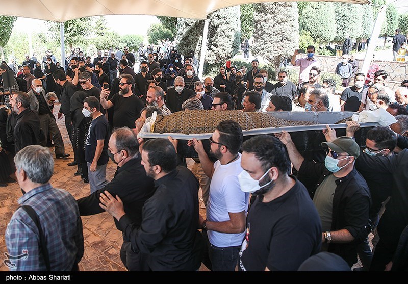 عکس/ مراسم خاکسپاری "منوچهر اسماعیلی" صدای ماندگار دوبله