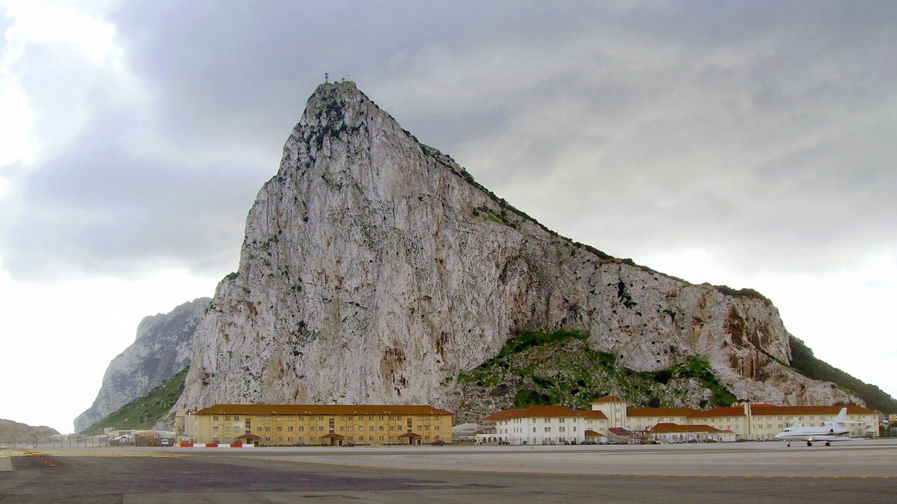 لحظه تشکیل ابر بر فراز قله جبل الطارق