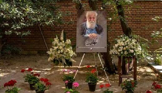 صحبت های یلدا ابتهاح در مراسم تشییع پدرش