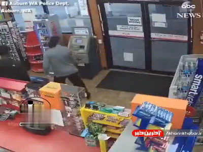 لحظه بیهوش شدن صاحب مغازه و واکنش خارج از اخلاق مشتریان