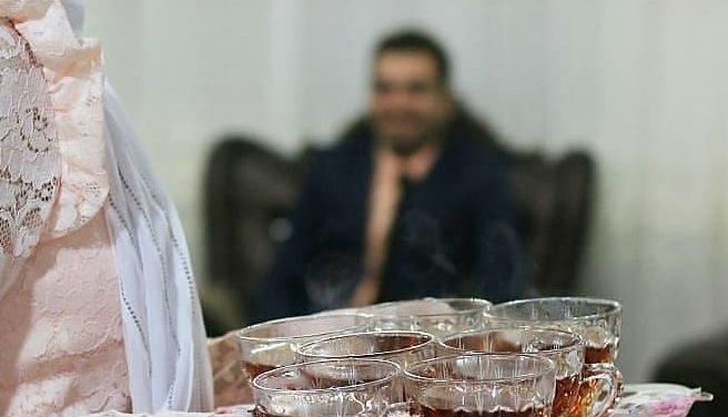 دخترم اصرار دارد تا قبل از مراسم خواستگاری‌اش، مو بکارم