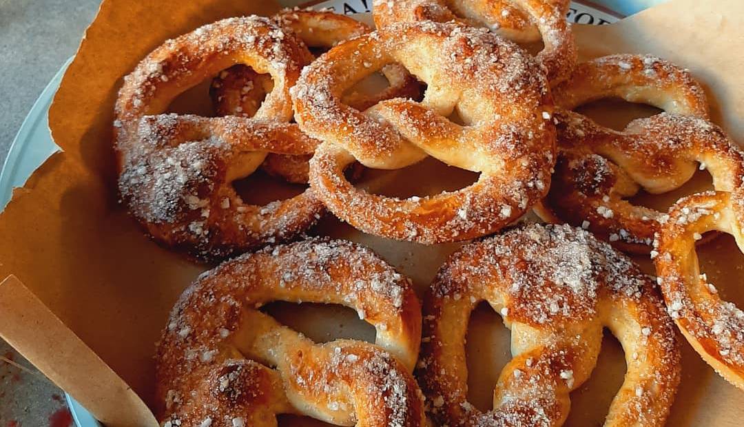 عصرانه/ دستور پخت «نان پرتزل» آلمانی