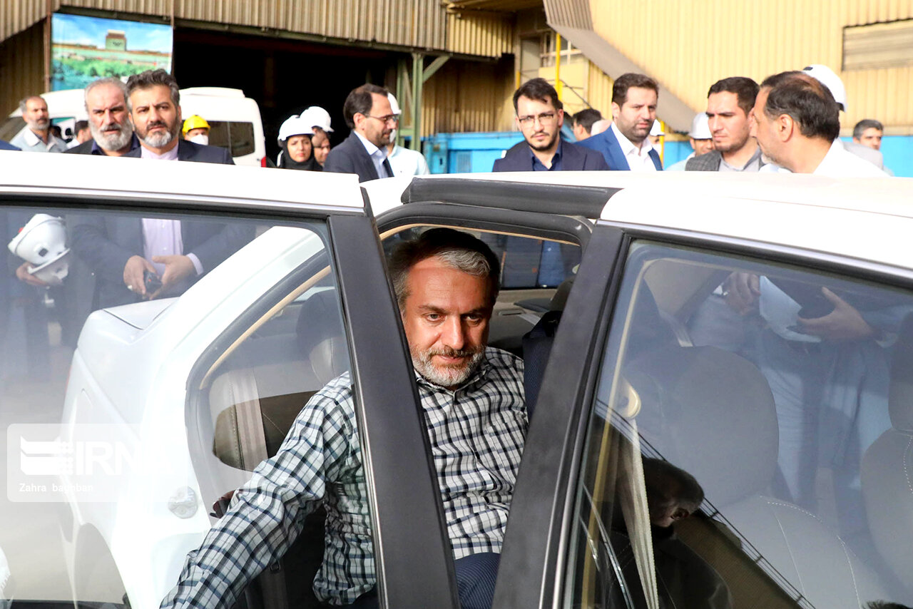 وزیر صمت چه خودرویی می‌راند؟