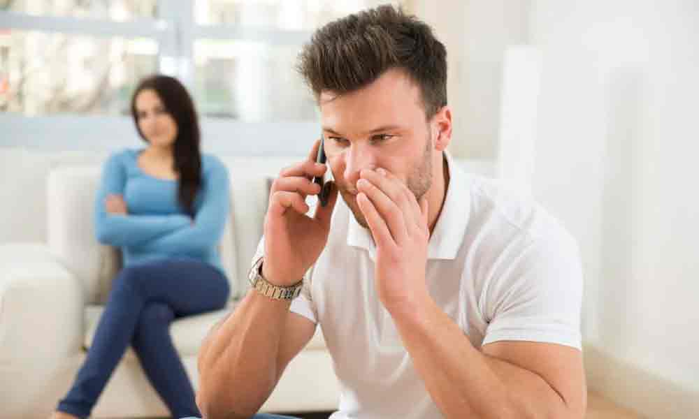 شوهرم دنبال برقراری رابطه با دختران آشنایان نزدیک است!