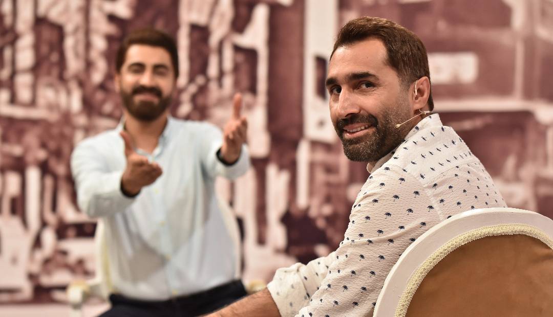 از همه بیشتر دلتنگ چه کسی هستی؟