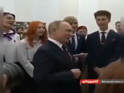 همخوانی سرود ملی روسیه توسط پوتین با دانش آموزان
